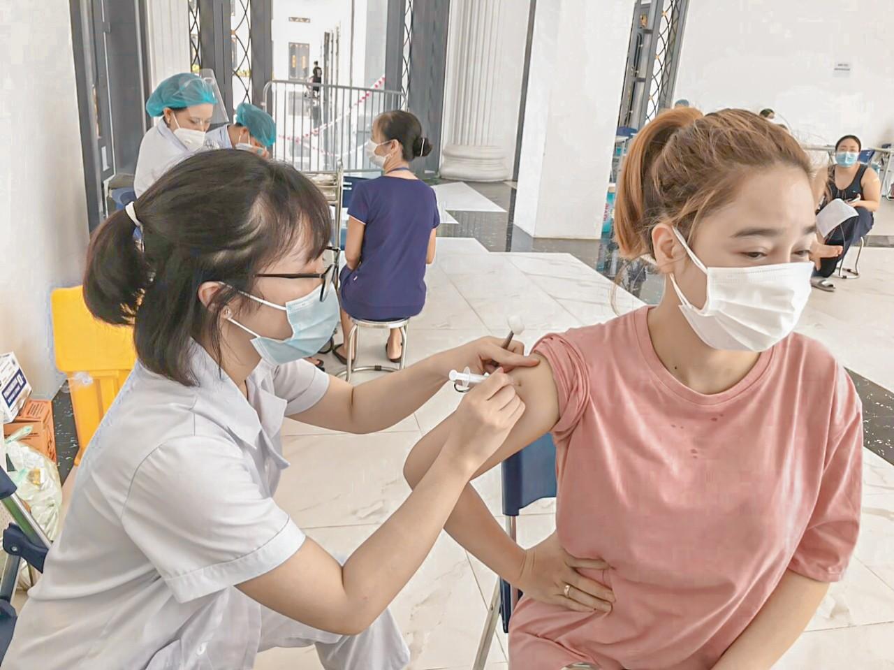 2000 mũi vaccine Covid -19 đã Fivevac tiêm hỗ trợ nhà nước